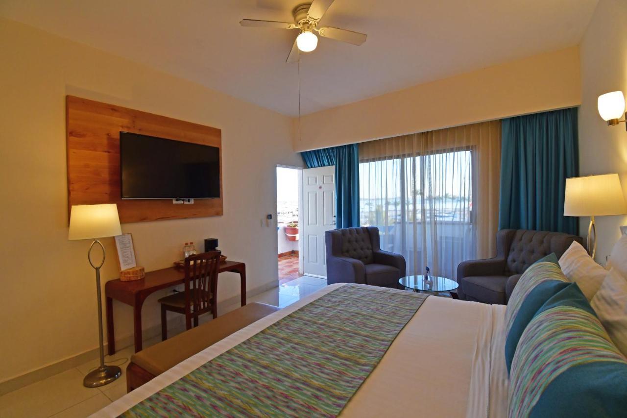 לה פז The Westmarine Waterfront Hotel מראה חיצוני תמונה