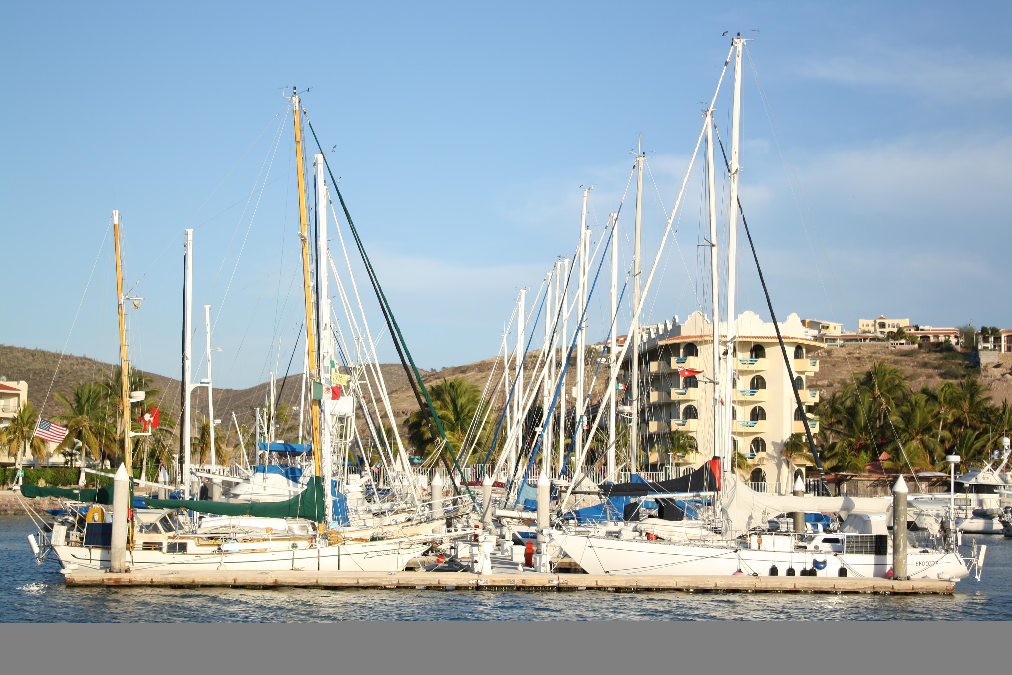 לה פז The Westmarine Waterfront Hotel מראה חיצוני תמונה