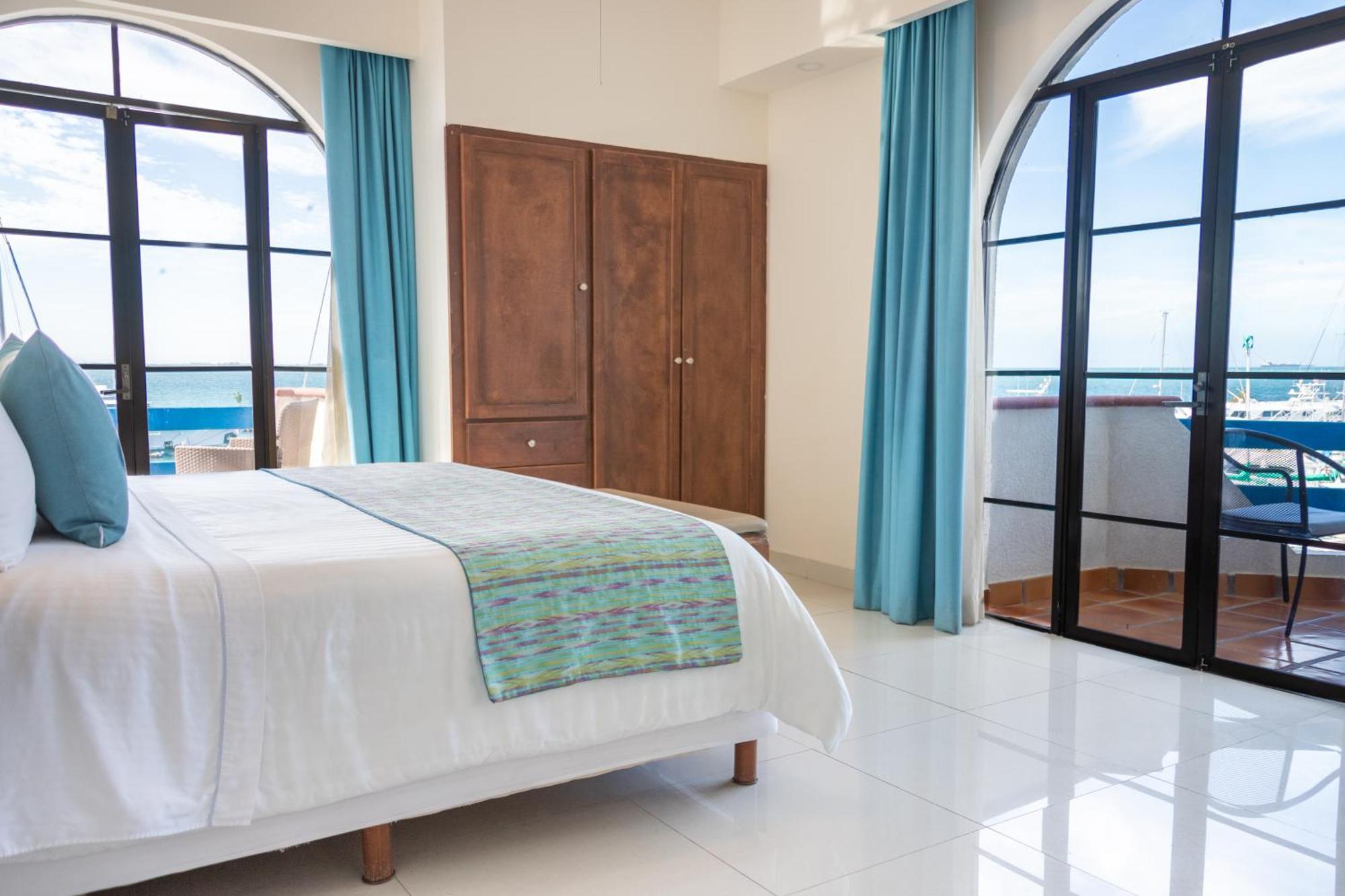 לה פז The Westmarine Waterfront Hotel מראה חיצוני תמונה